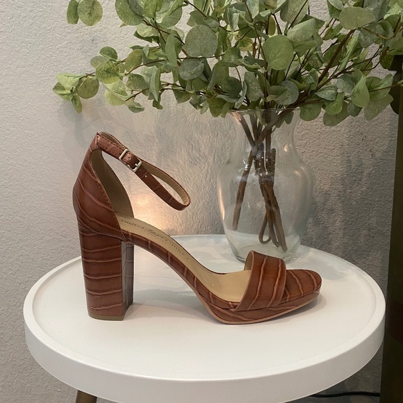 Chinese Laundry Embossed Crocodile Block Heel Sandals Brown Saddle 8.5 LIKE NEW - Picture 1 of 7